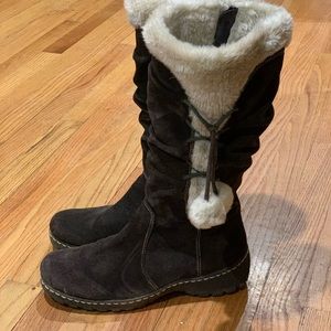 Baretraps Suede Boots w/ Faux Fur & Tassles Sz 9.5 pom pom Brita winter rubber